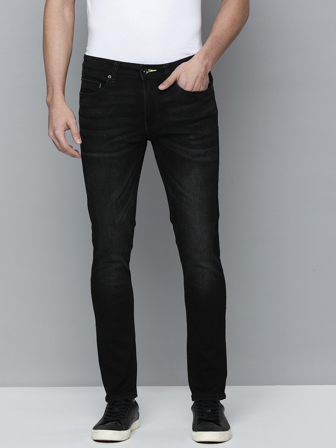 

Flying Machine Men Black Micheal Slim Fit Light Fade Stretchable Jeans