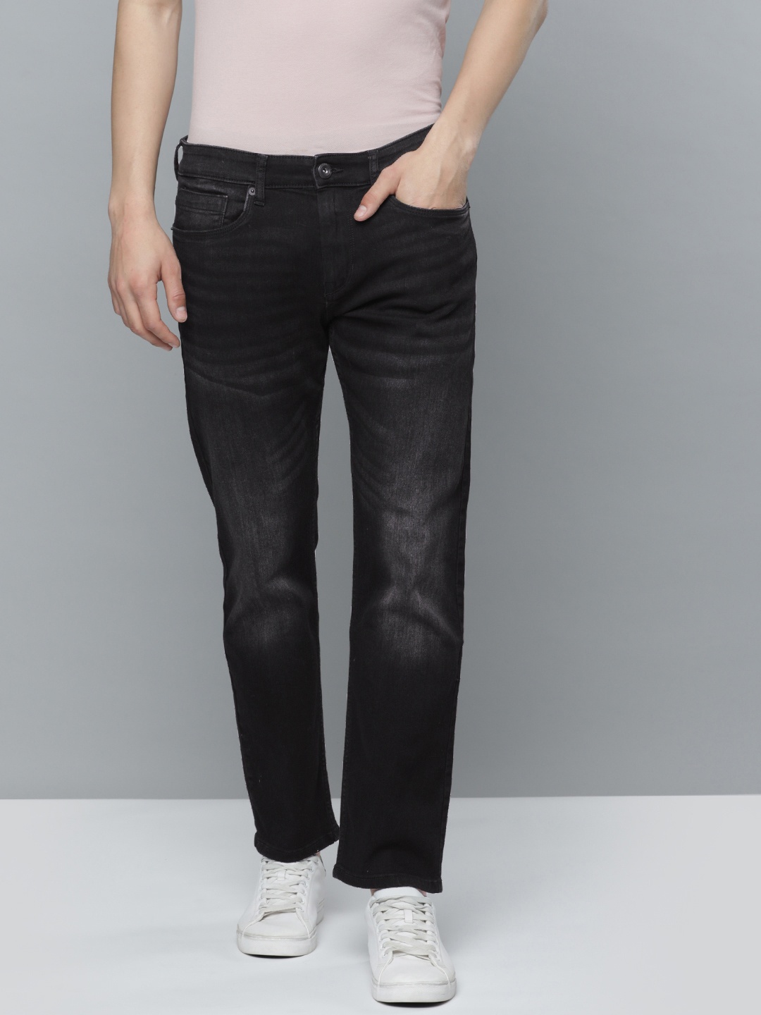 

Flying Machine Men Black Straight Fit Light Fade Stretchable Jeans