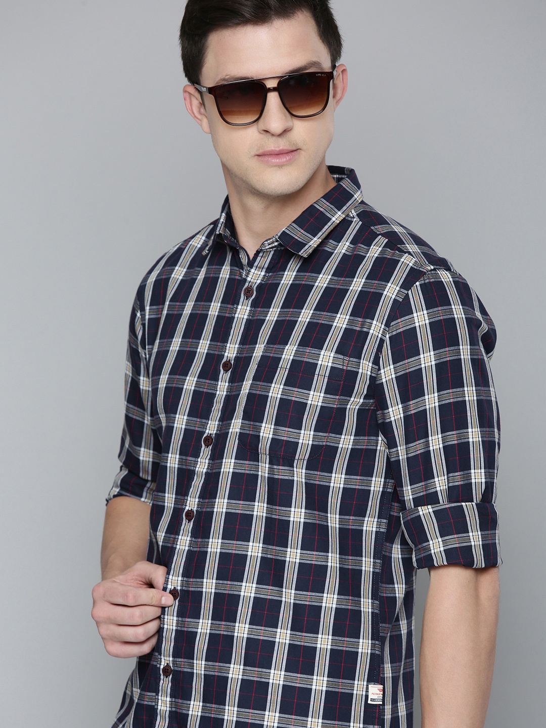 

Flying Machine Men Slim Fit Checked Casual Shirt With Chest Pocket, Navy blue