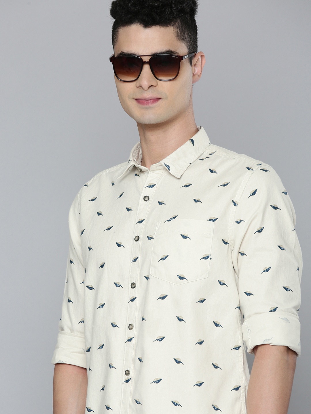 

Flying Machine Men Off White Slim Fit Printed Pure Cotton Casual Shirt