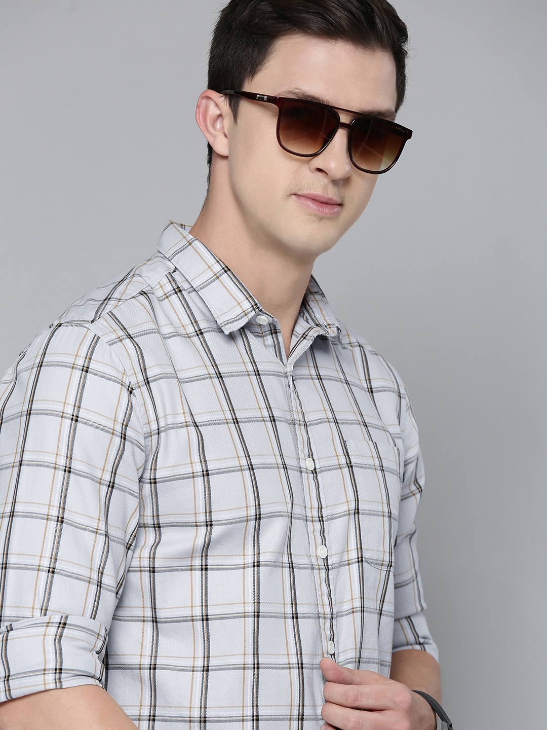 

Flying Machine Men Slim Fit Checked Casual Shirt With Chest Pocket, Grey