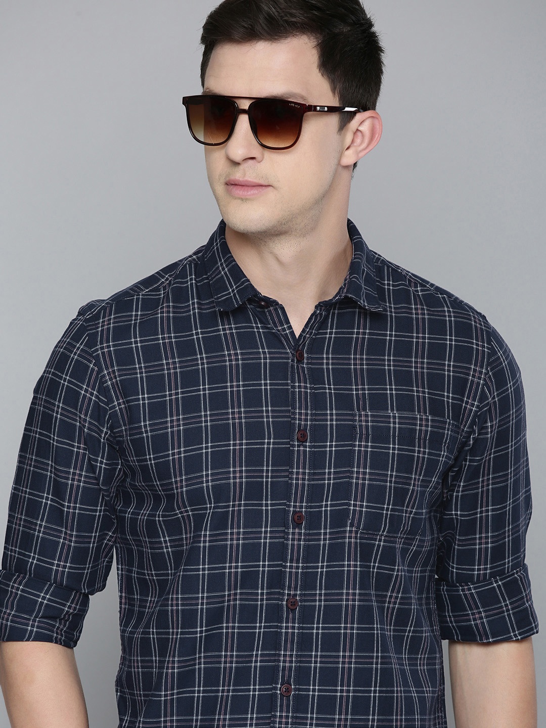 

Flying Machine Men Slim Fit Checked Casual Shirt With Chest Pocket, Navy blue
