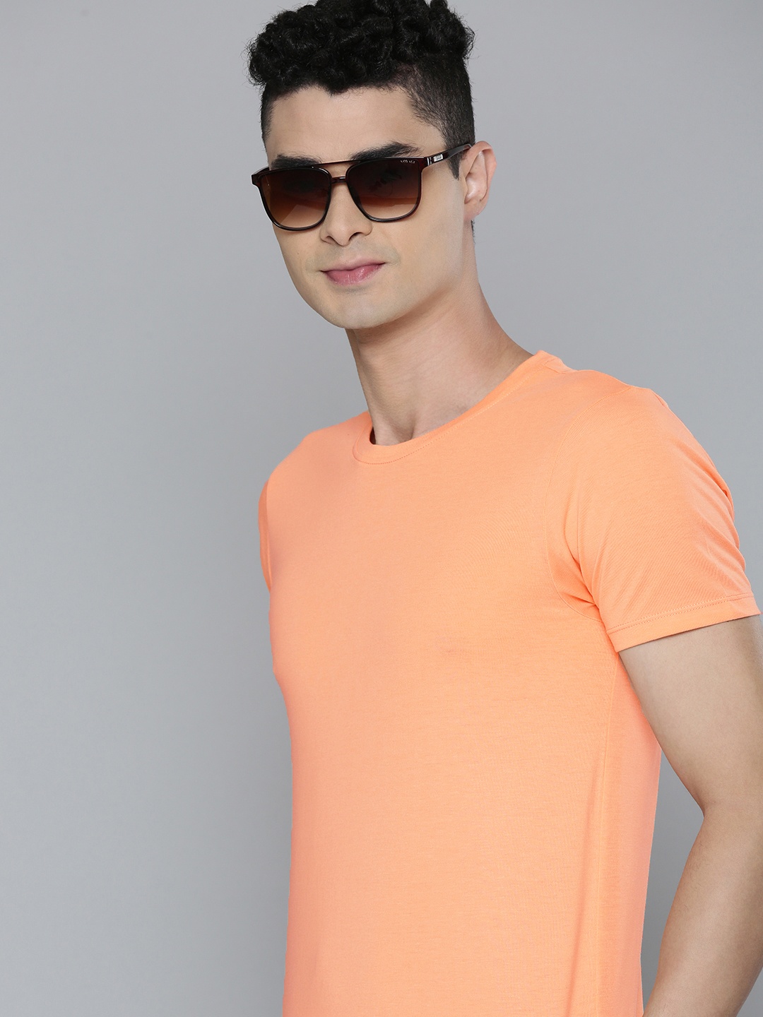 Flying Machine Men Peach-Coloured Solid Round Neck Knitted Slim Fit T-shirt
