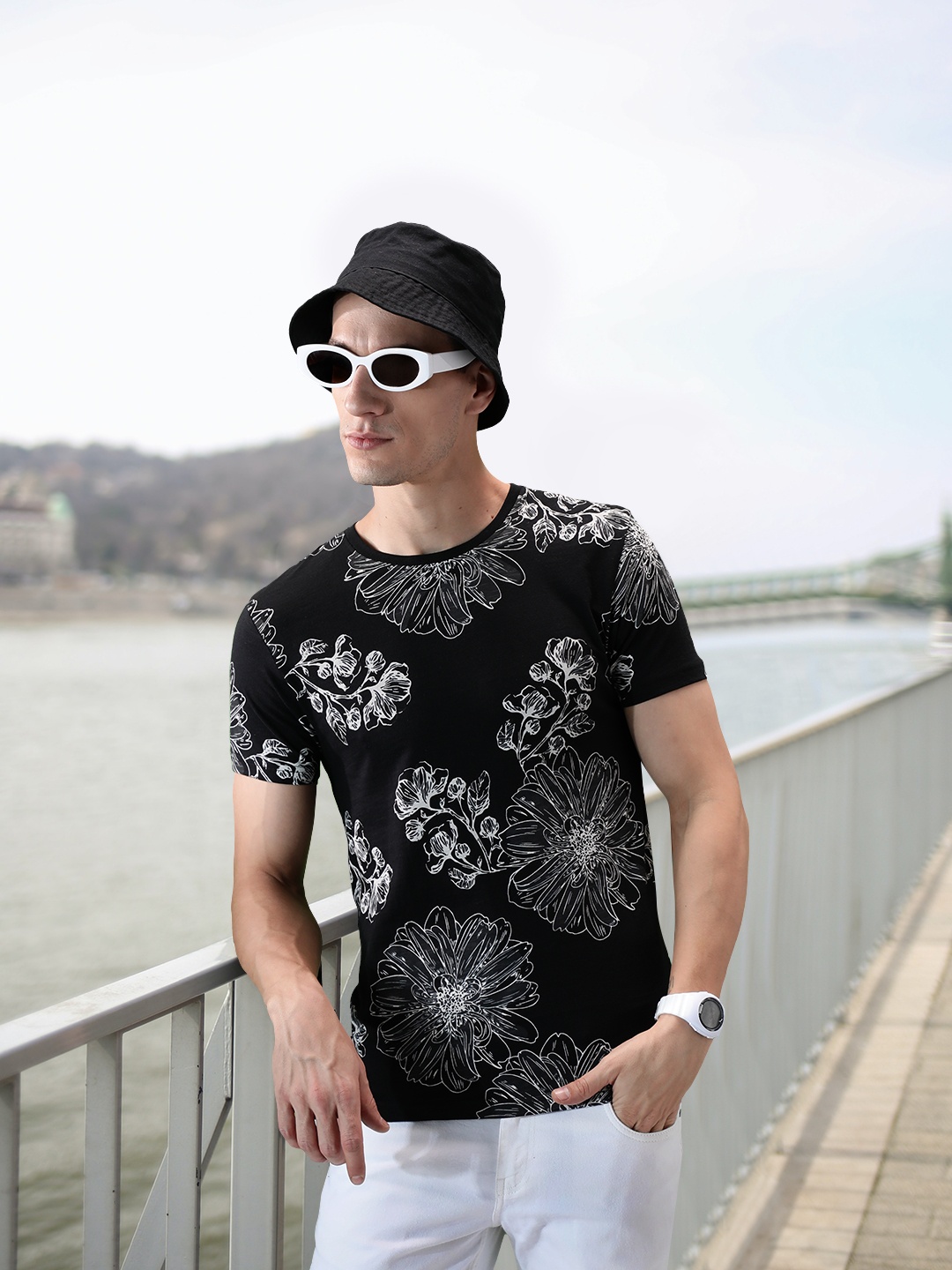 

Flying Machine Men Black & White Floral Printed Pure Cotton Slim Fit T-shirt