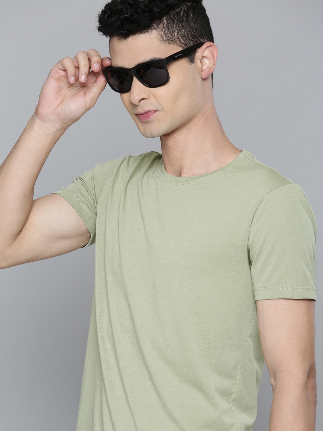 Flying Machine Men Green Solid Round Neck Knitted Regular Fit T-shirt