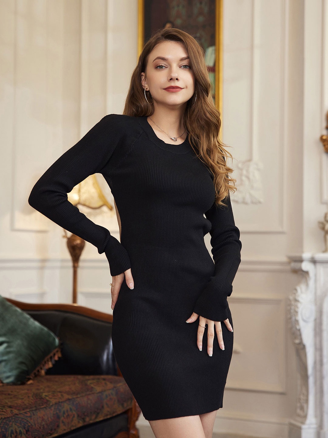 

URBANIC Black Solid Backless Bodycon Dress