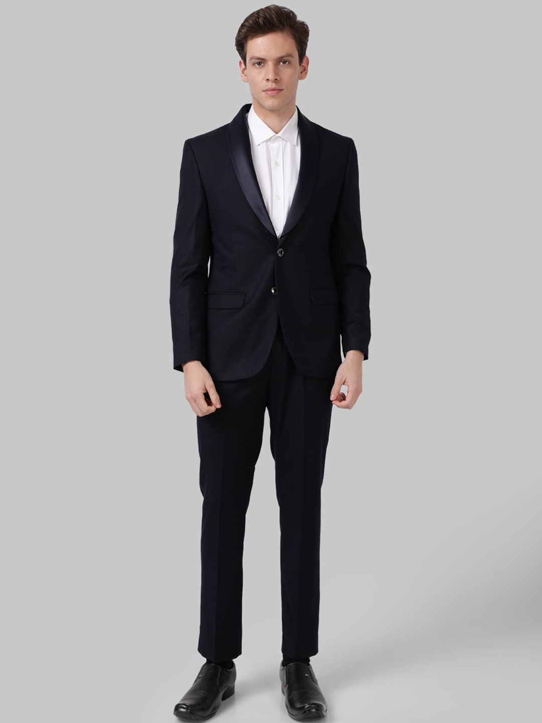 

Park Avenue Men Black Solid Super Slim Fit 2 Piece Suits