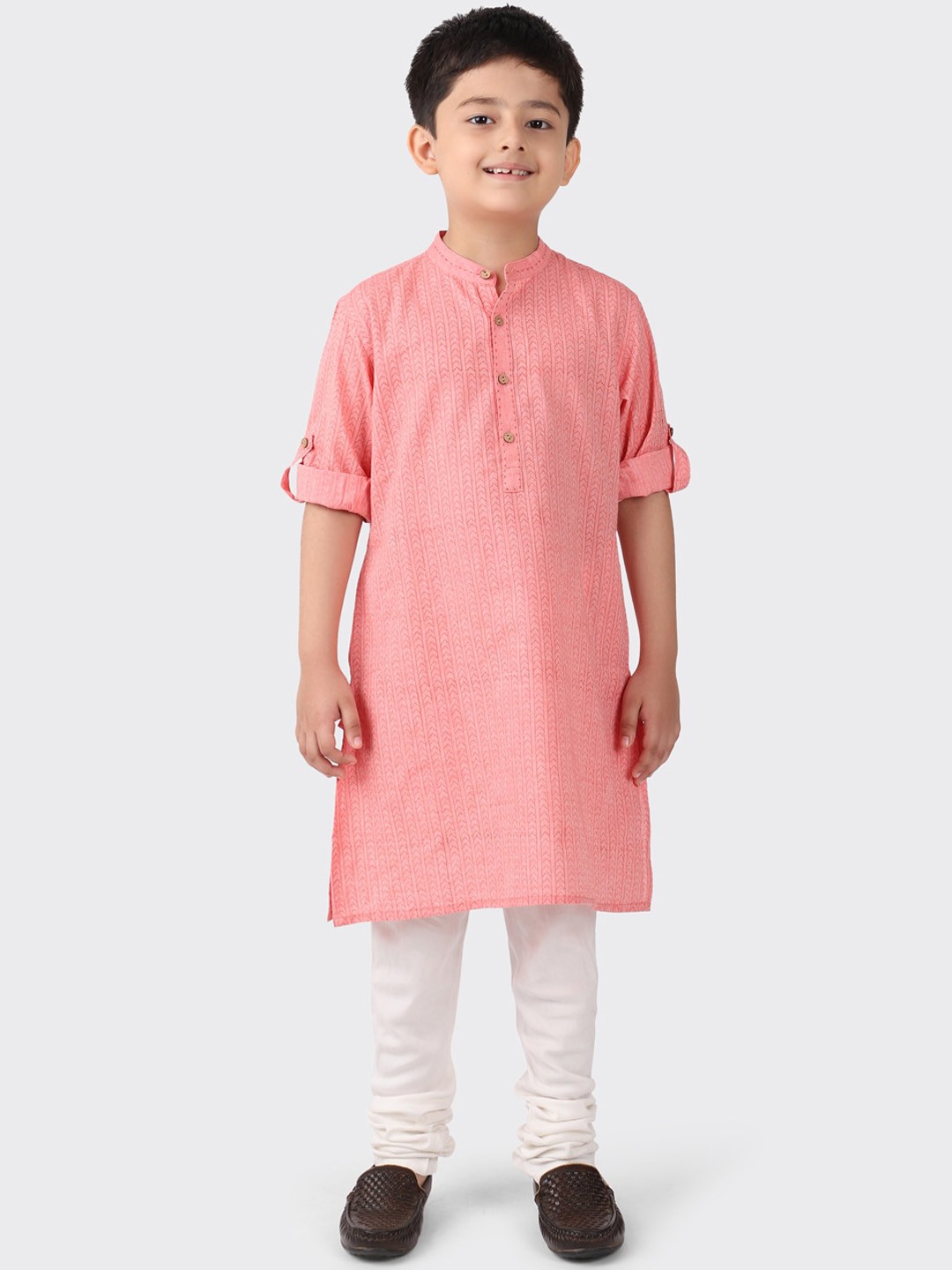 

Fabindia Boys Pink Chevron Printed Thread Work Kurta