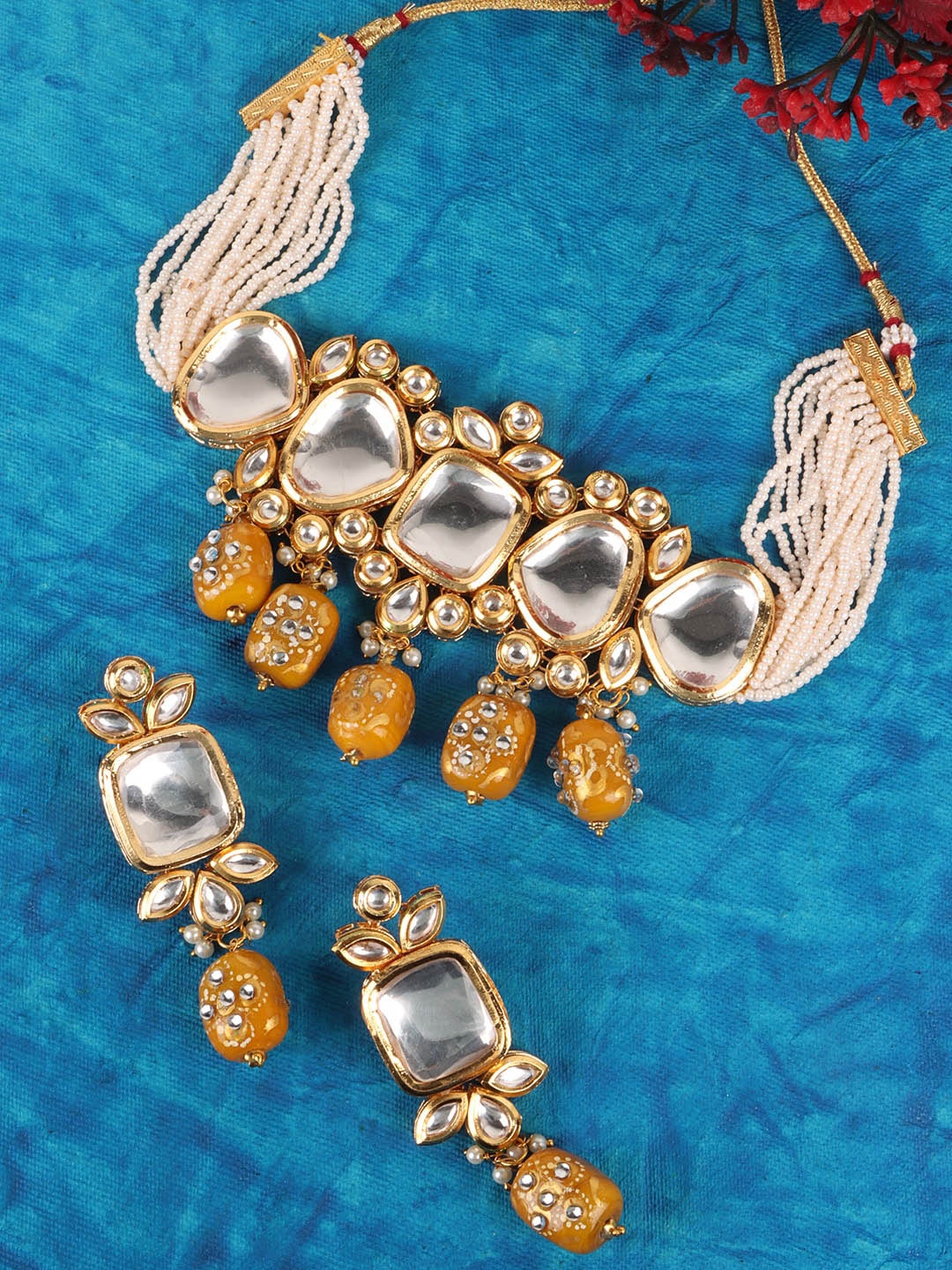 

JEWELS GEHNA Gold-Plated Yellow & White Kundan-Studded Jewellery Set