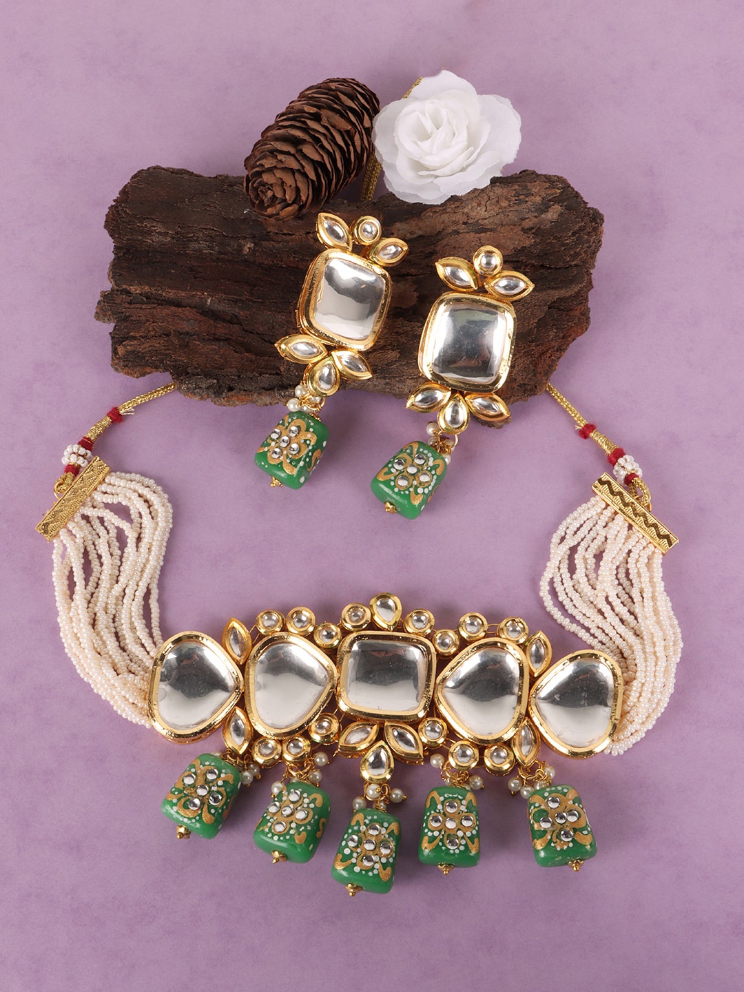 

JEWELS GEHNA Women Gold-Plated Green & White Kundan-Studded & Pearl Beaded Jewelry Set