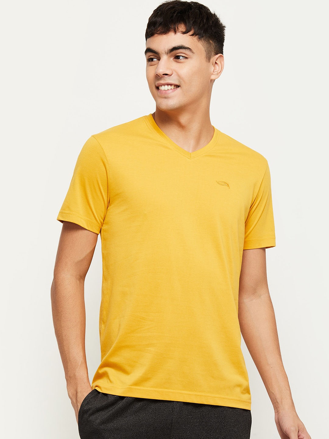 

max Men Yellow Solid Lounge Tshirt