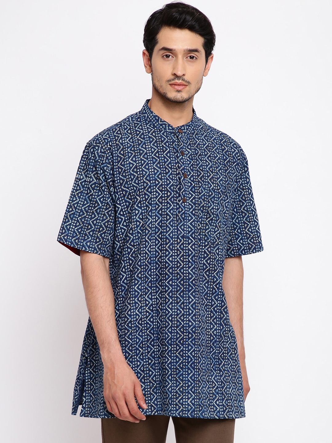 

Fabindia Men Blue Geometric Printed Flared Sleeves Thread Work Kurta