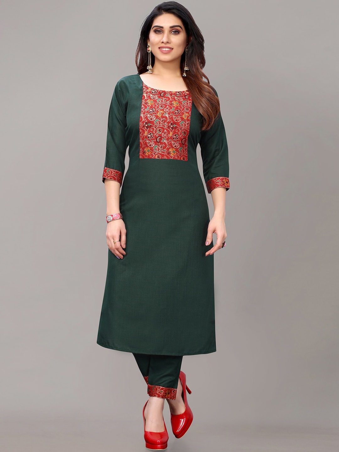 

AYKA CLOTHINGS Women Green Yoke Design Panelled Patchwork Kurti with Trousers