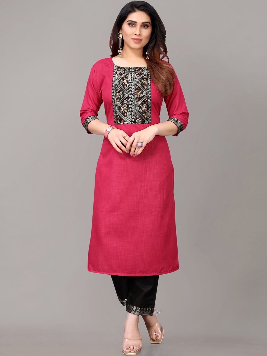 

AYKA CLOTHINGS Women Maroon Floral Patchwork Kurta with Trousers