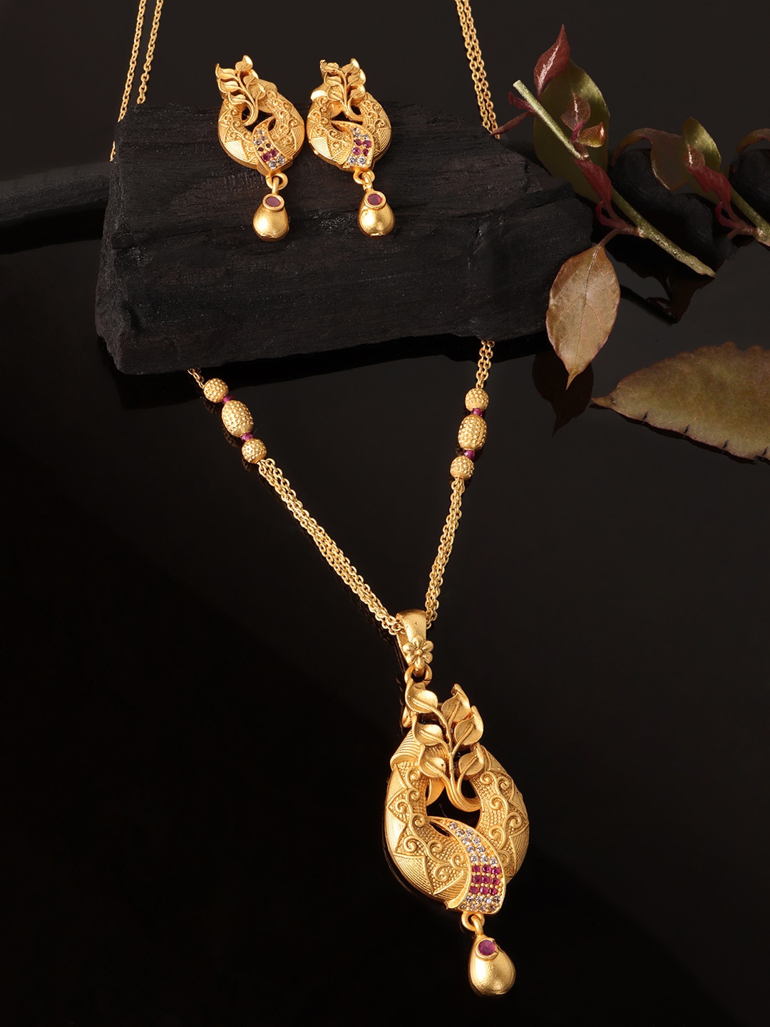 

JEWELS GEHNA Gold-Plated Stone-Studded & Beaded Jewellery Set