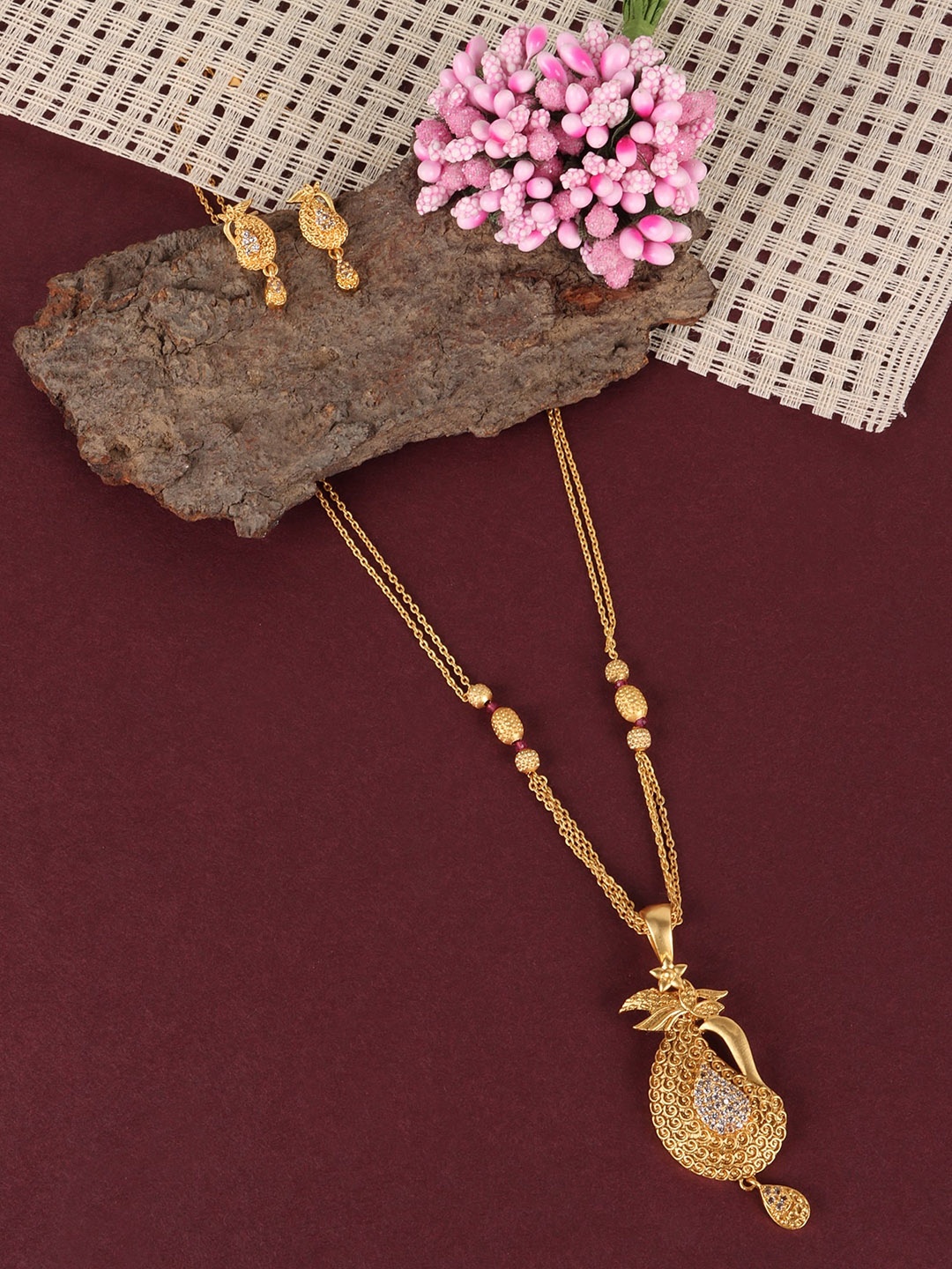 

JEWELS GEHNA Gold-Plated White & Red Stone-Studded & Beaded Jewellery Set