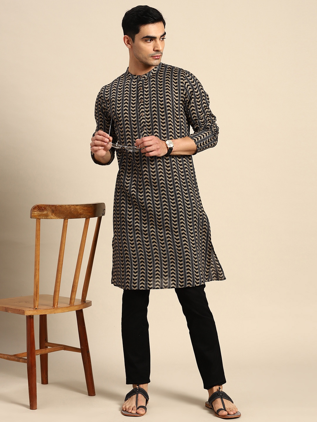 

Anouk Men Printed Band Collar Pure Cotton Kurta, Black