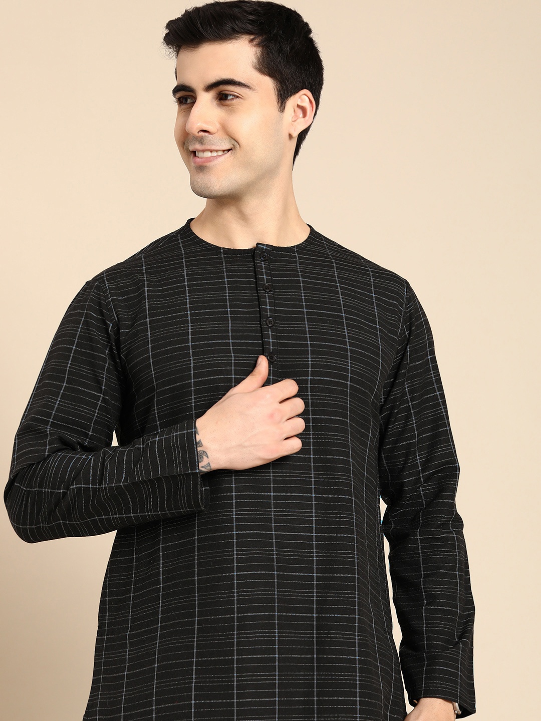 

Anouk Men Black & Grey Checked Round-Neck Straight Kurta