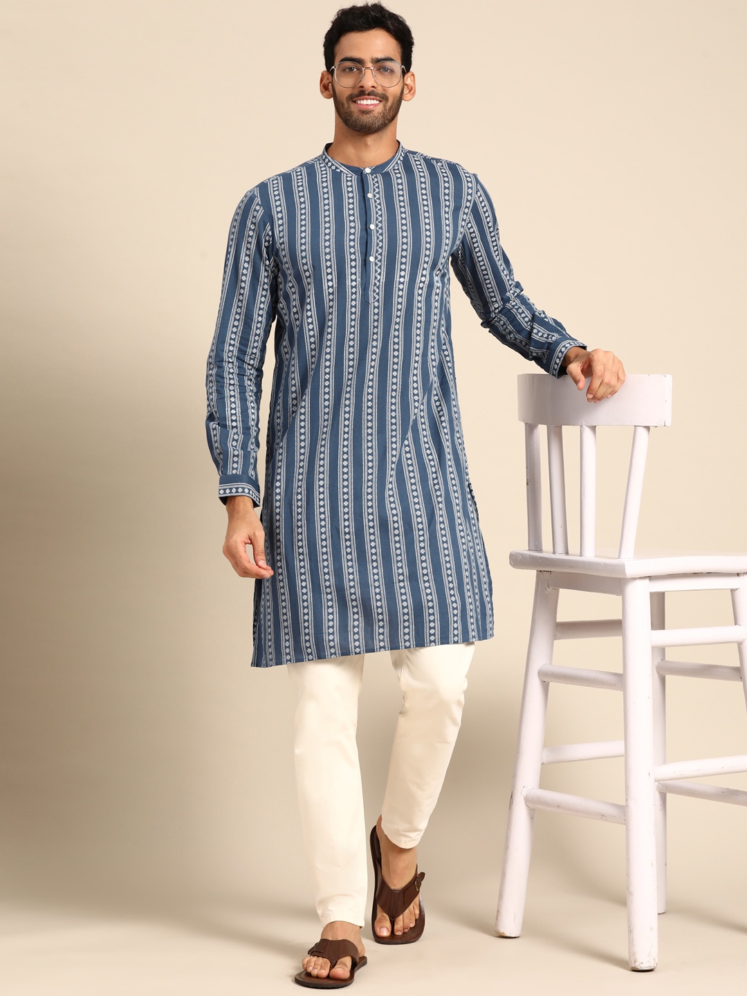 

Anouk Men Blue & White Pure Cotton Ethnic Motifs Printed Kurta