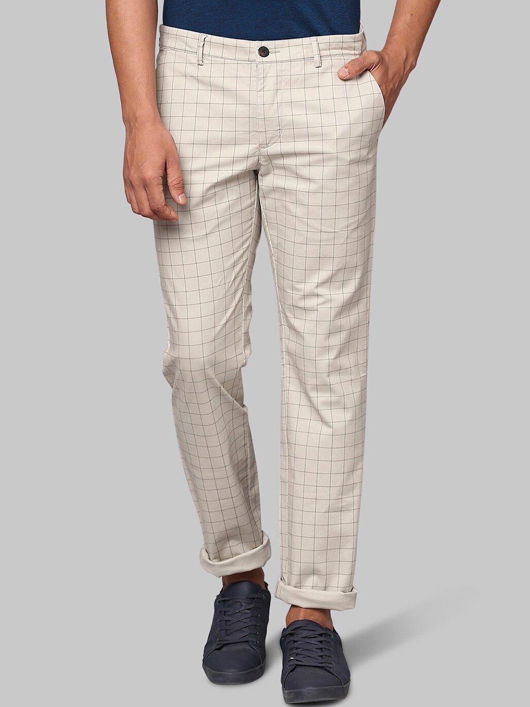 

Park Avenue Men Beige Checked Chinos Trousers