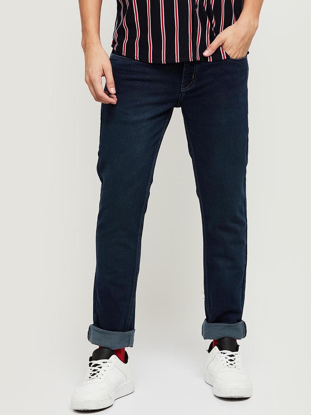 

max Men Blue Cotton Low Distress Jeans