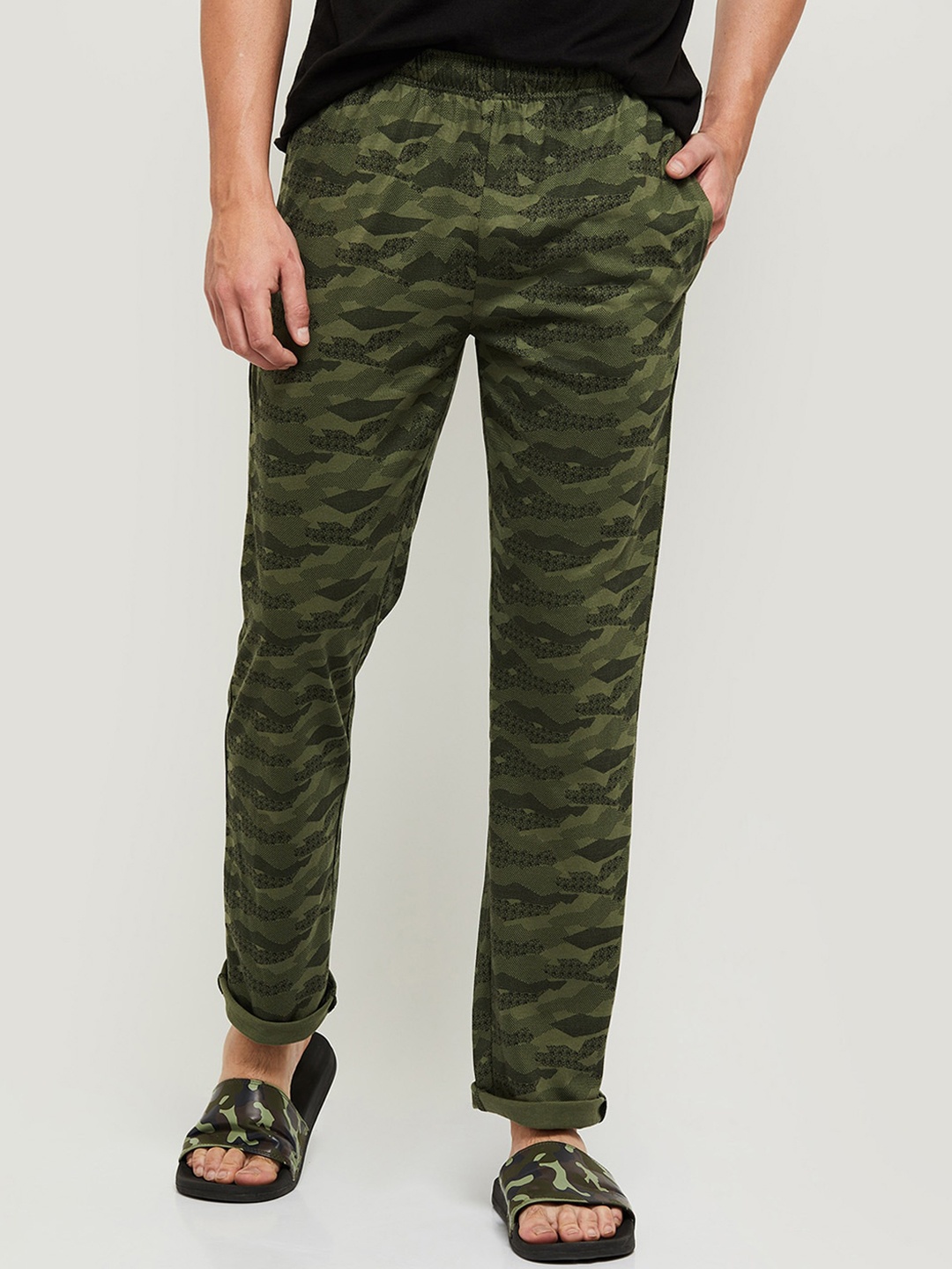 

max Men Green & Black Printed Cotton Lounge Pants