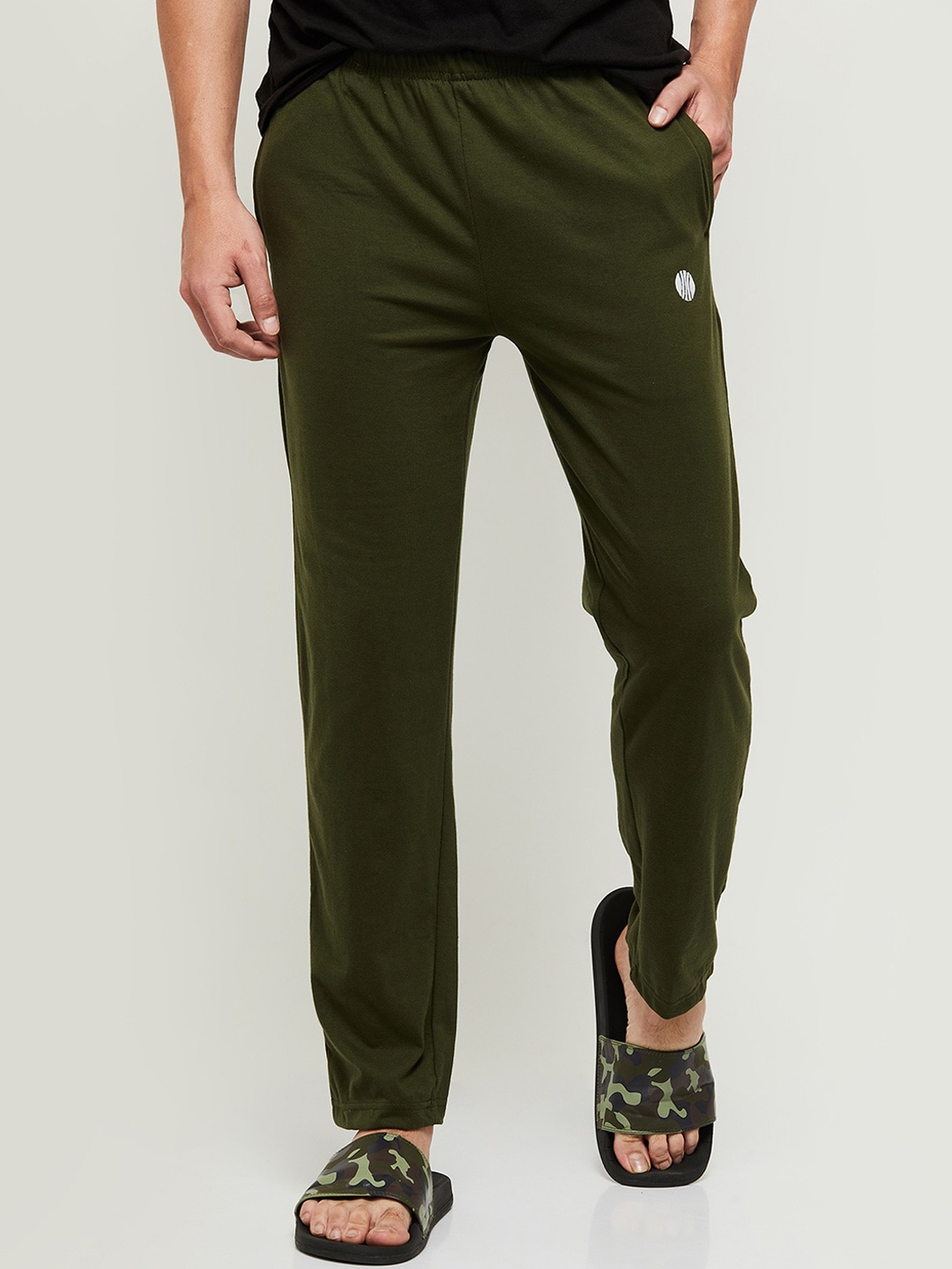 

max Men Green Solid Lounge Pants