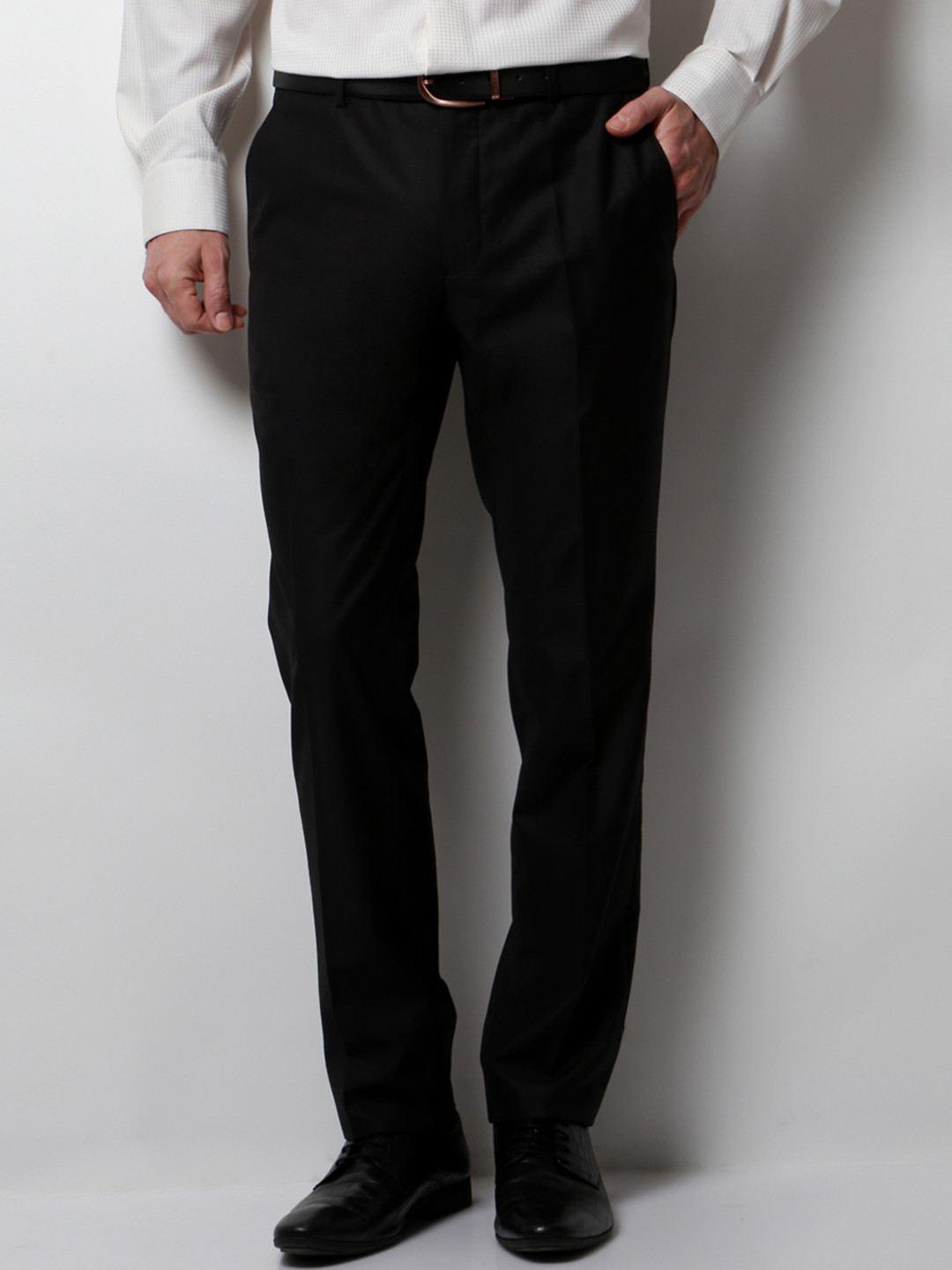 

Van Heusen Men Black Slim Fit Solid Formal Trousers