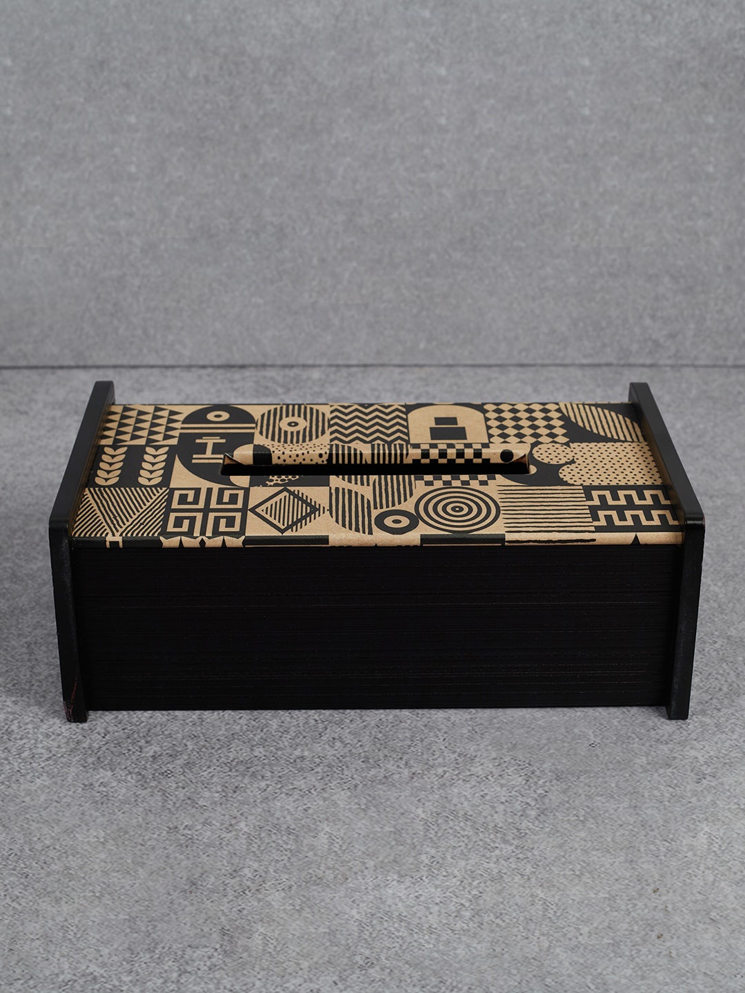 

HomeTown Unisex Multi Wood Trays