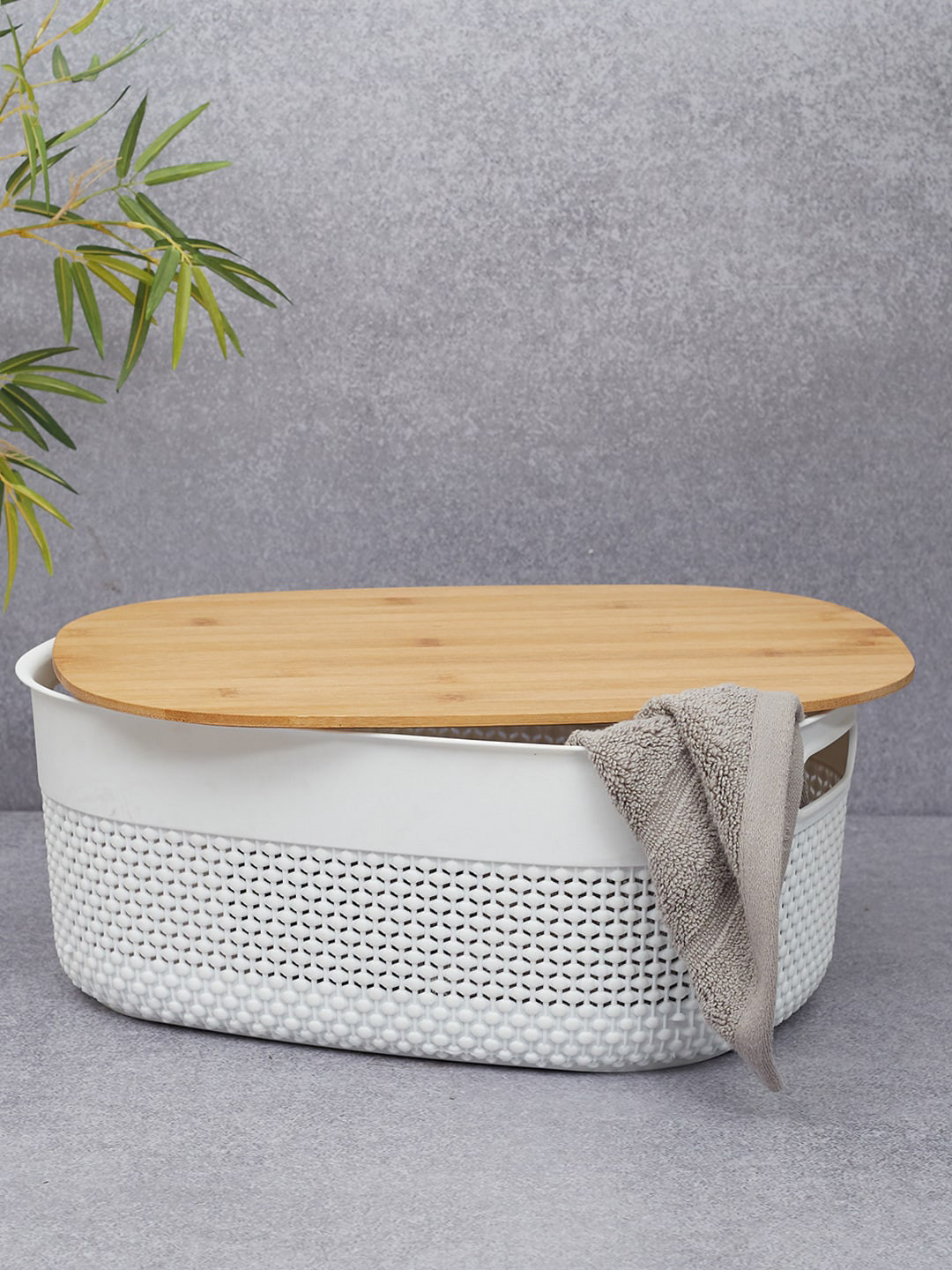 

HomeTown White Stereo Plastic Oval Basket With Bamboo Lid