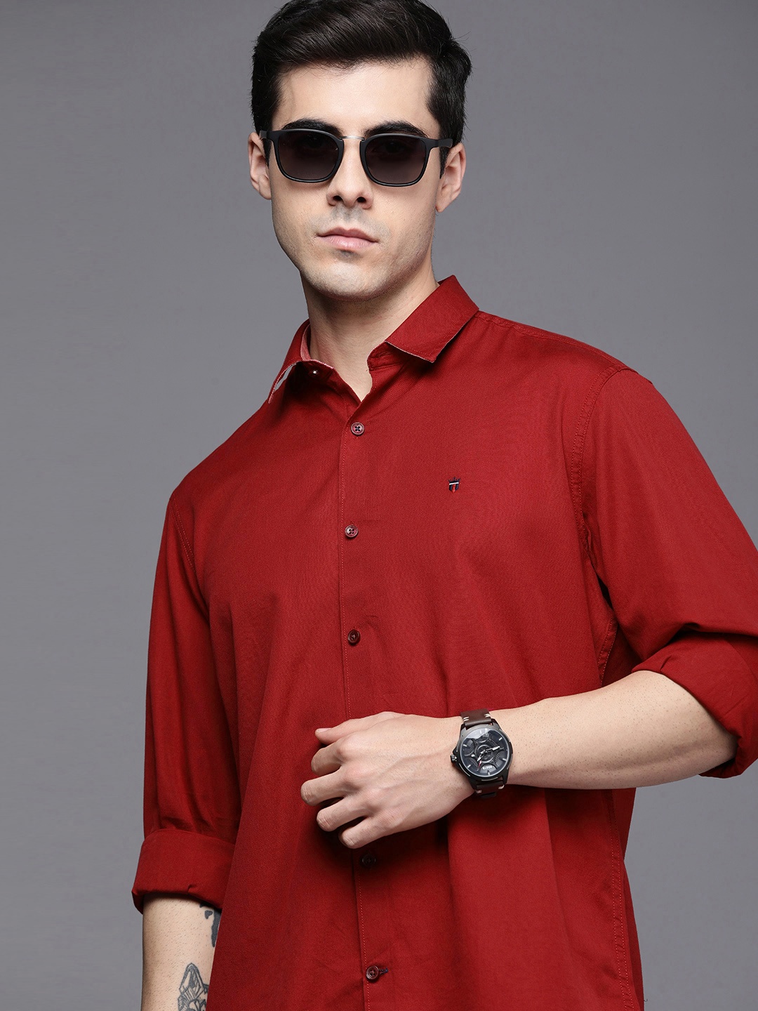 

Louis Philippe Sport Men Maroon Solid Slim Fit Pure Cotton Casual Shirt