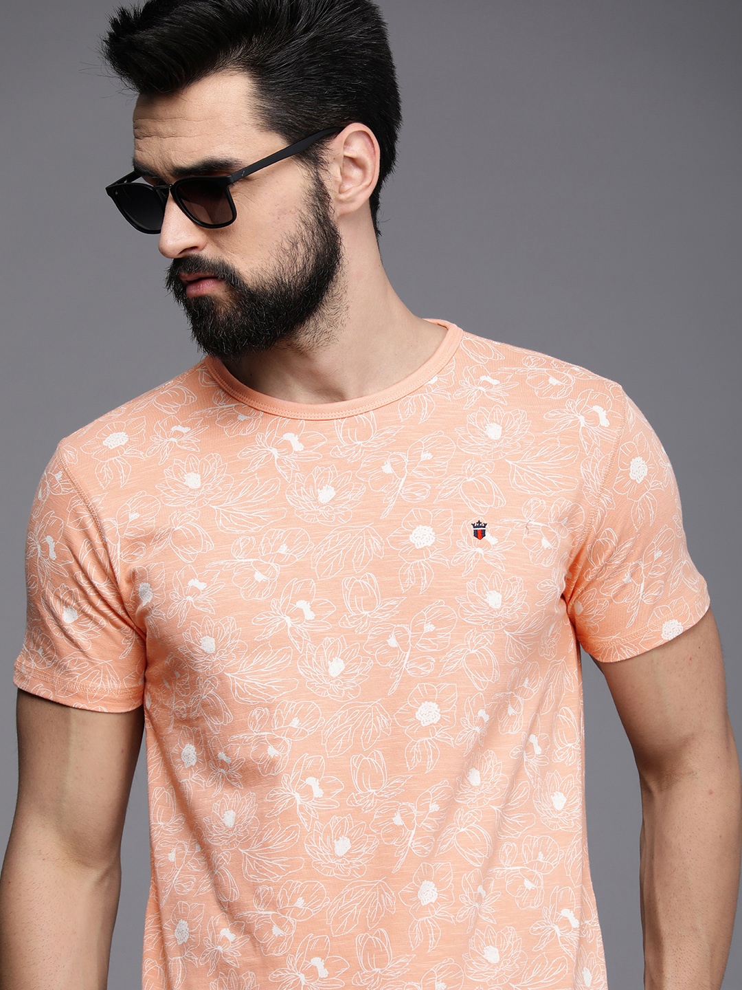 

Louis Philippe Jeans Men Peach-Coloured & White Floral Printed Pure Cotton Slim Fit T-shirt