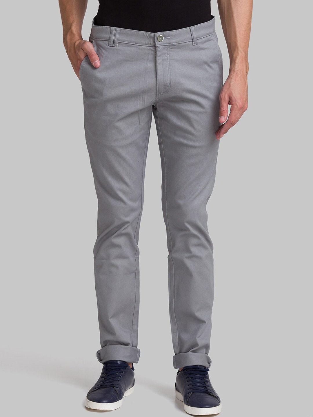 

Parx Men Grey Tapered Fit Solid Chinos Trousers