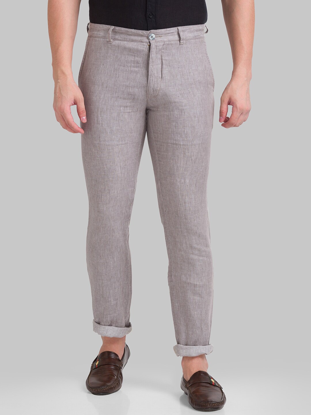 

Parx Men Grey Tapered Fit Solid Chinos Trousers