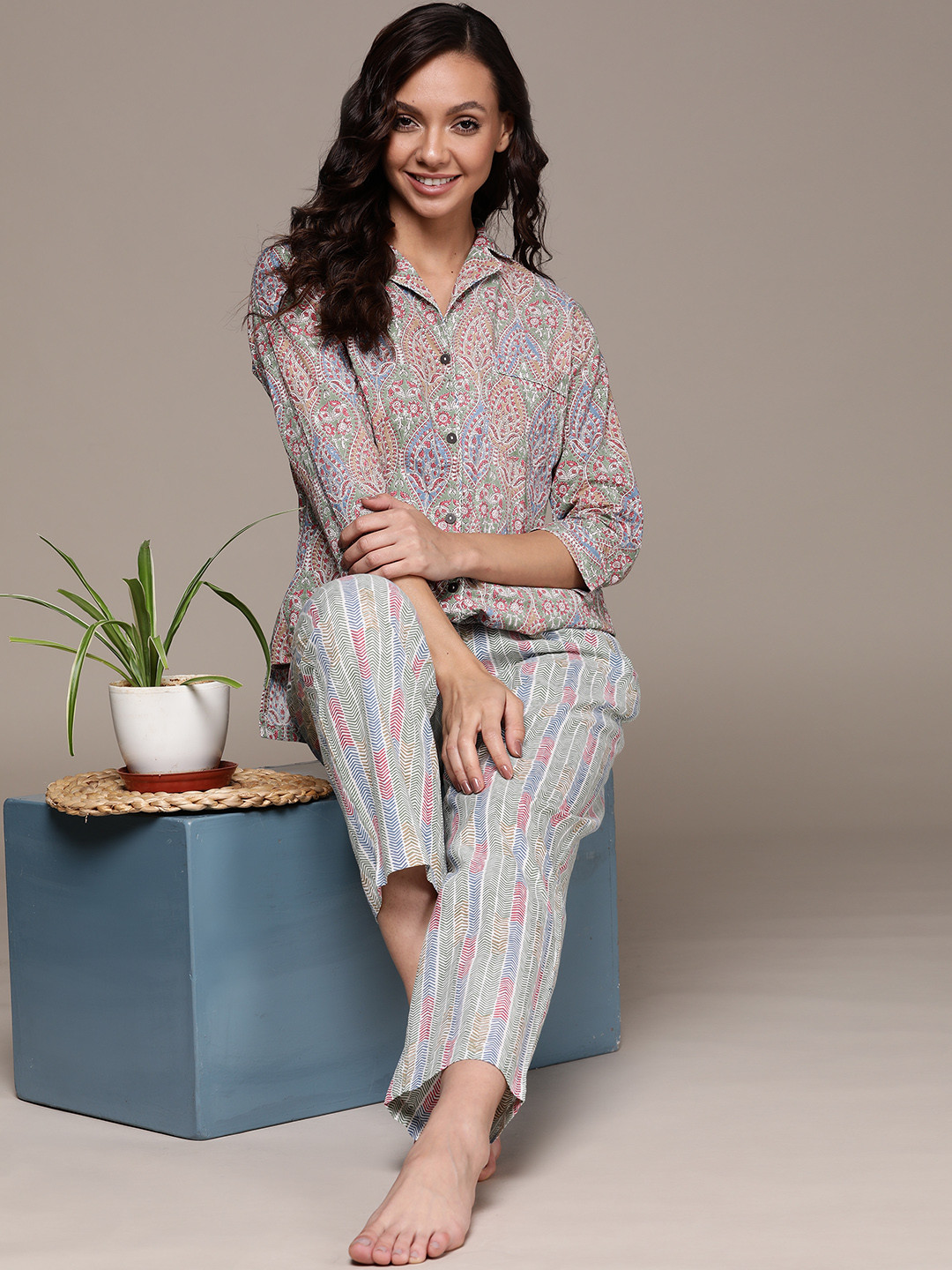 

Anubhutee Women Blue & Green Printed Night suit