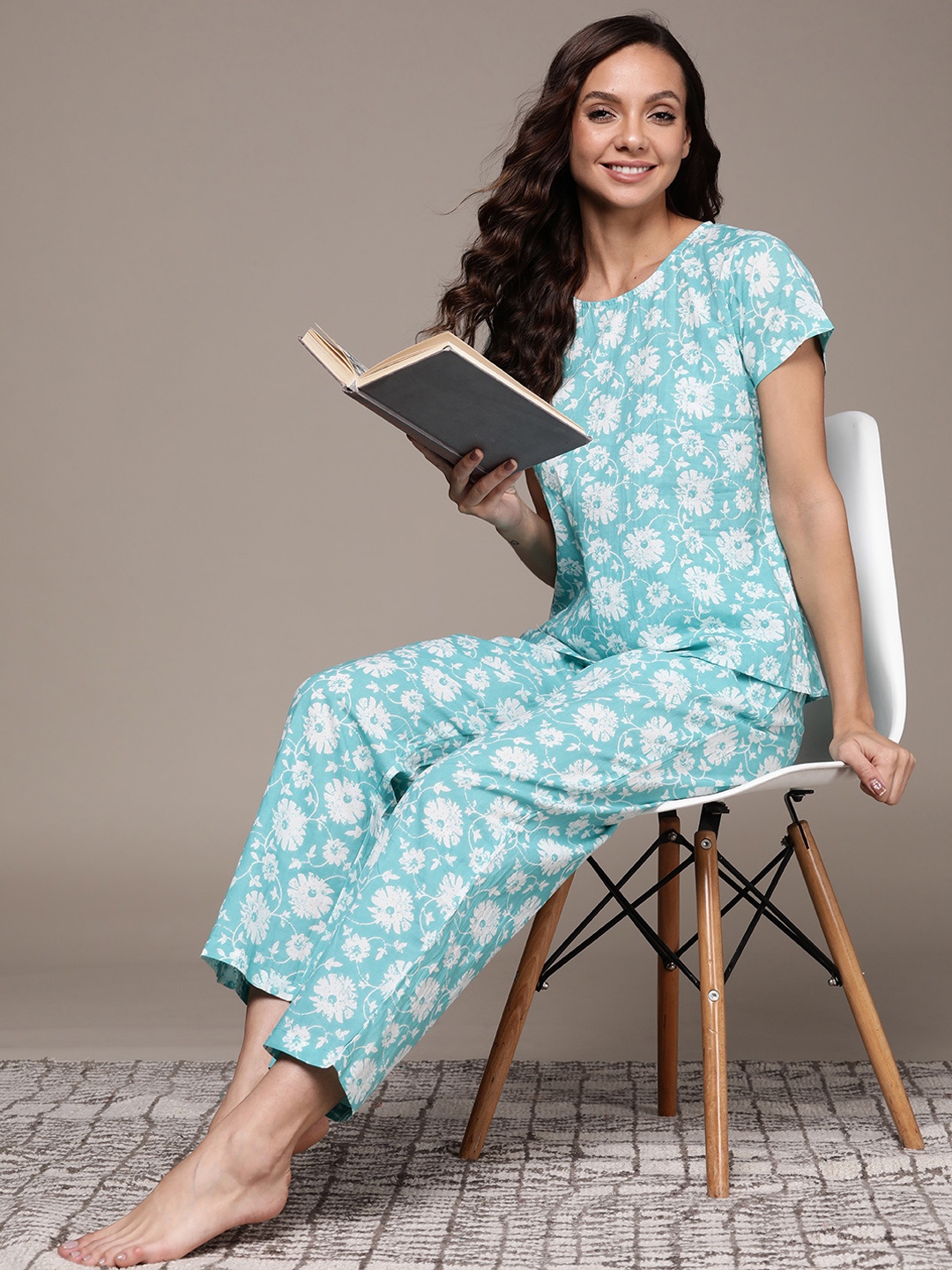 

Anubhutee Women Blue & White Printed Night suit