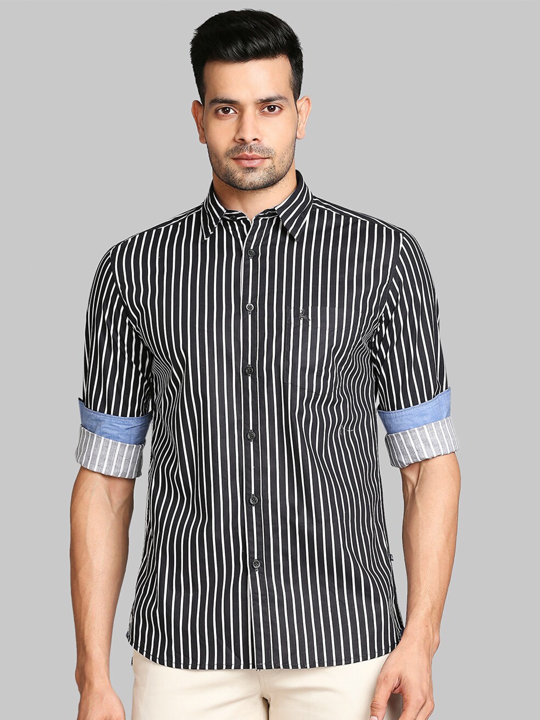 

Parx Men Black Slim Fit Striped Casual Shirt