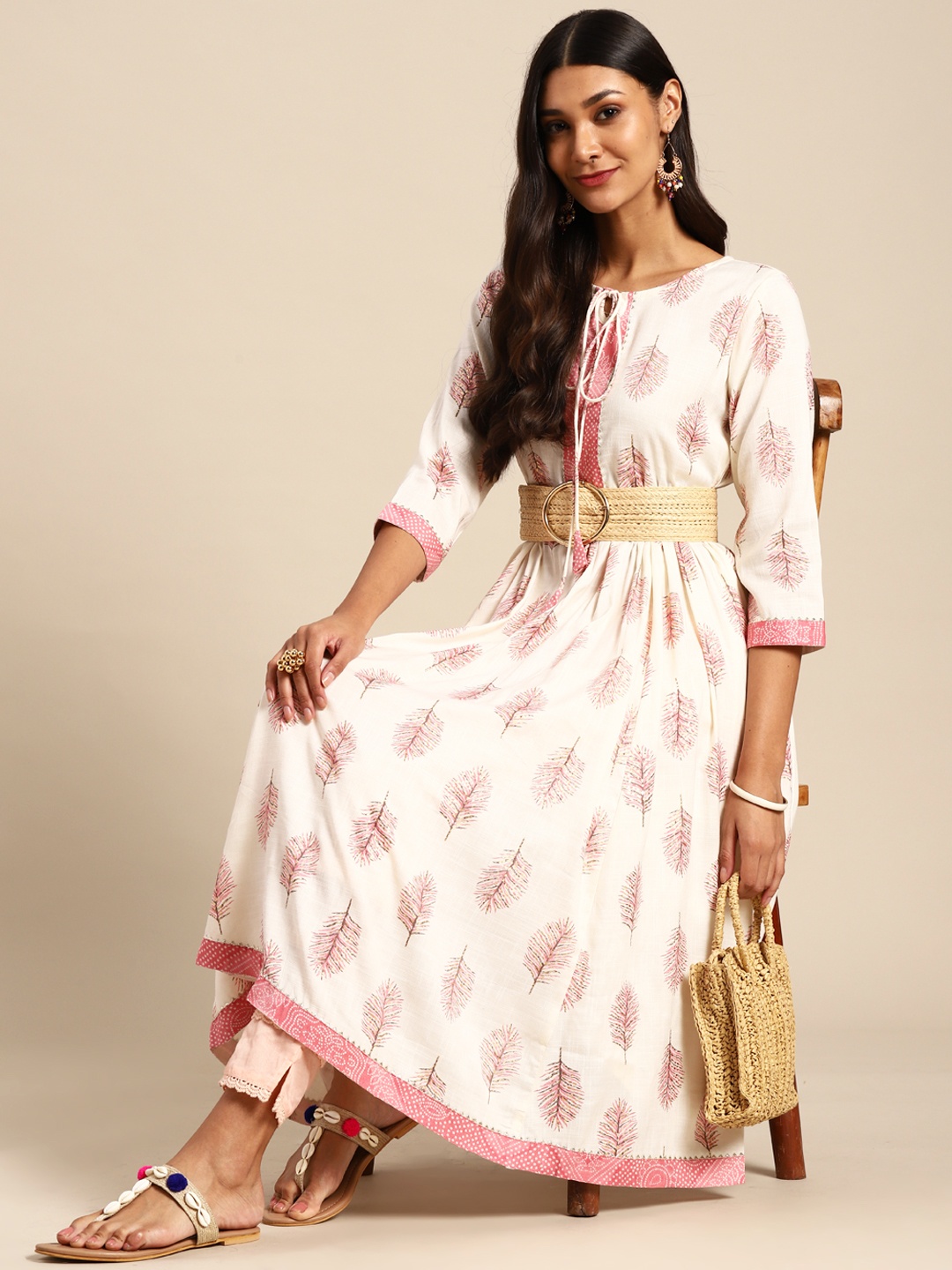 

Sangria Women White & Pink Floral Printed Gotta Patti Floral Anarkali Kurta