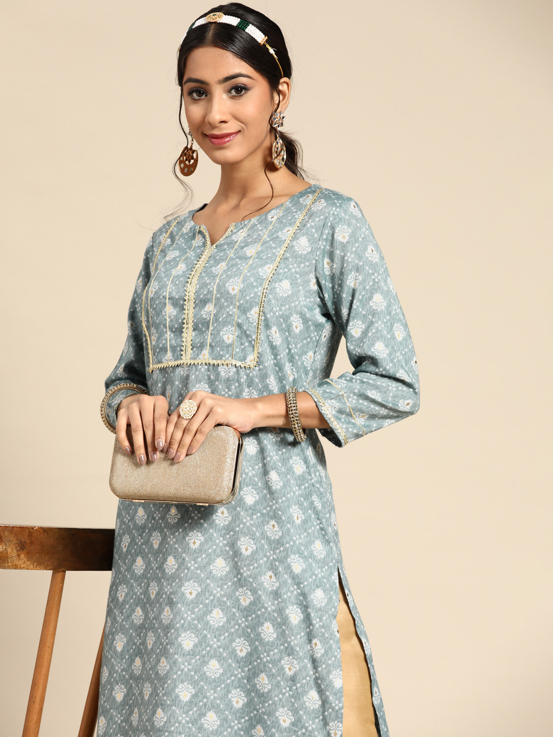 

Sangria Women Grey & White Ethnic Motifs Printed Gotta Patti Pastels Kurta