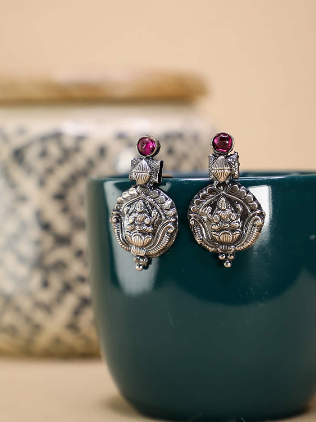 

Arte Jewels Women Silver-Toned & Red Quirky Drop Earrings