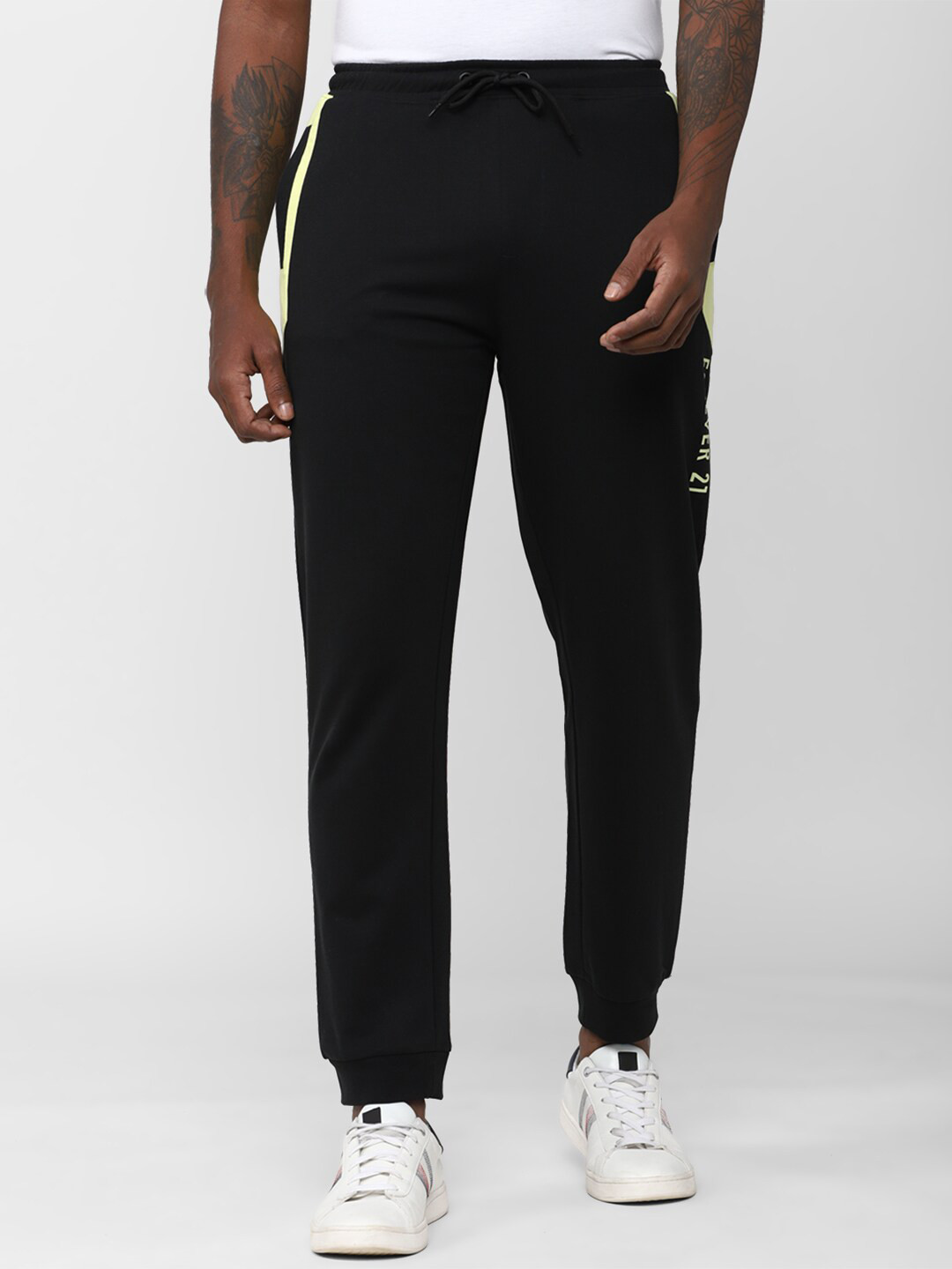 

FOREVER 21 Men Black Joggers Trousers