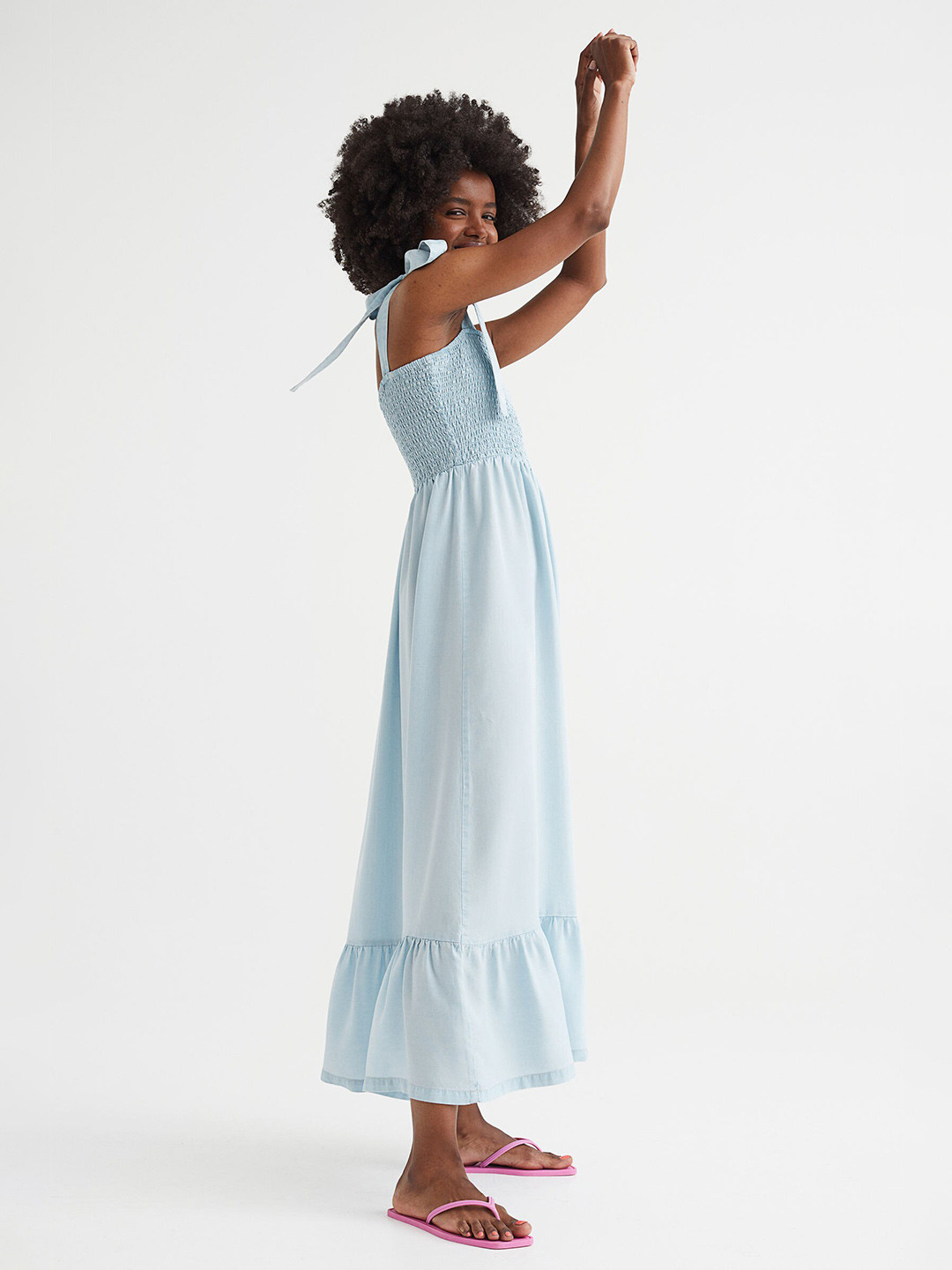 

H&M Women Blue Smocked Denim Dress