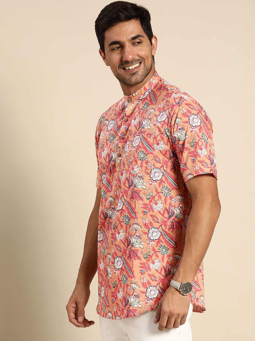 

RAJUBHAI HARGOVINDAS Men Peach-Coloured & Red Floral Printed Cotton Kurta