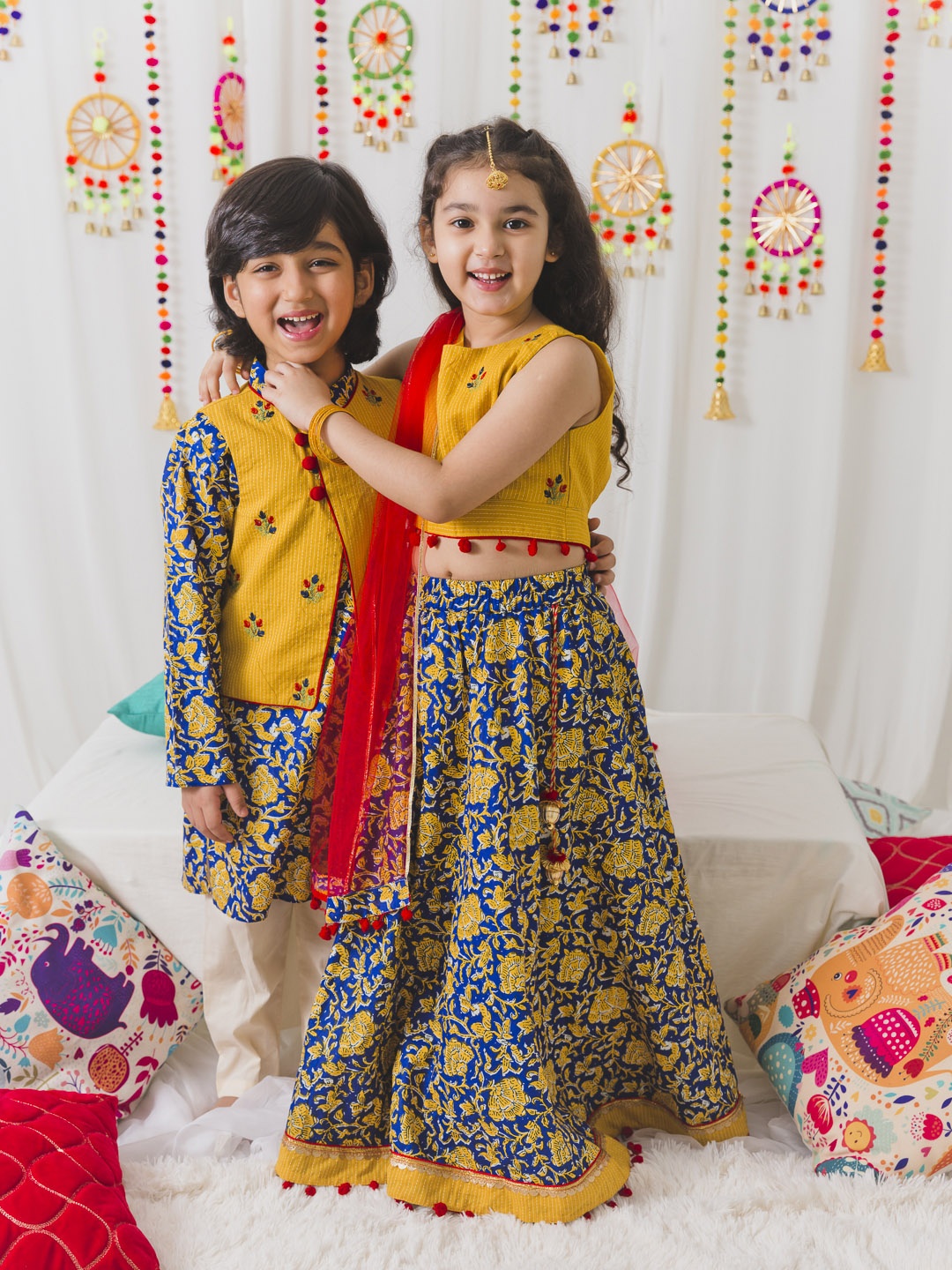 

pspeaches Boys Navy Blue Floral Printed Pure Cotton Kurta with Trousers & With Dupatta