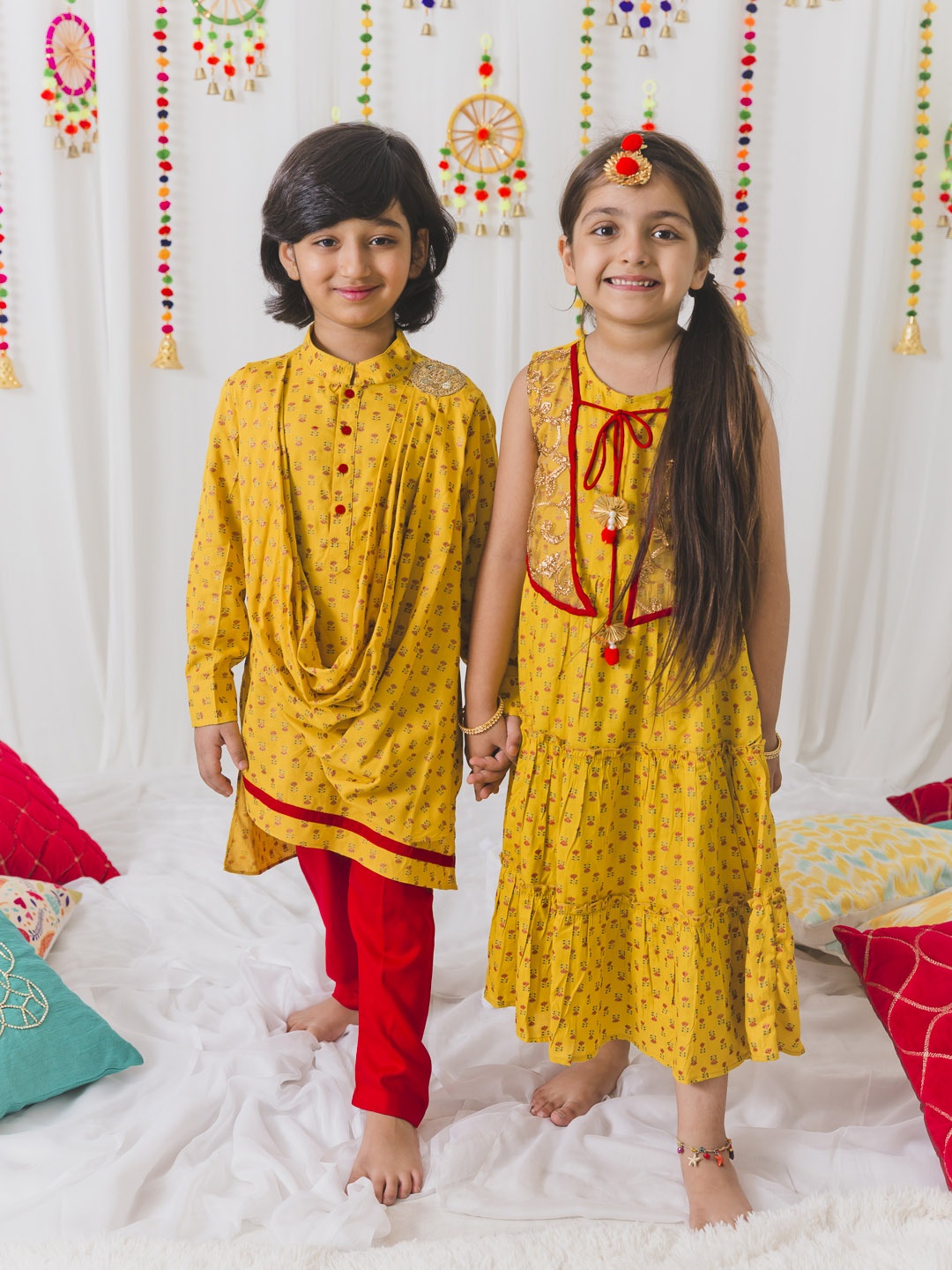 

pspeaches Boys Mustard Yellow Floral Pure Cotton Kurti with Trousers & Dupatta