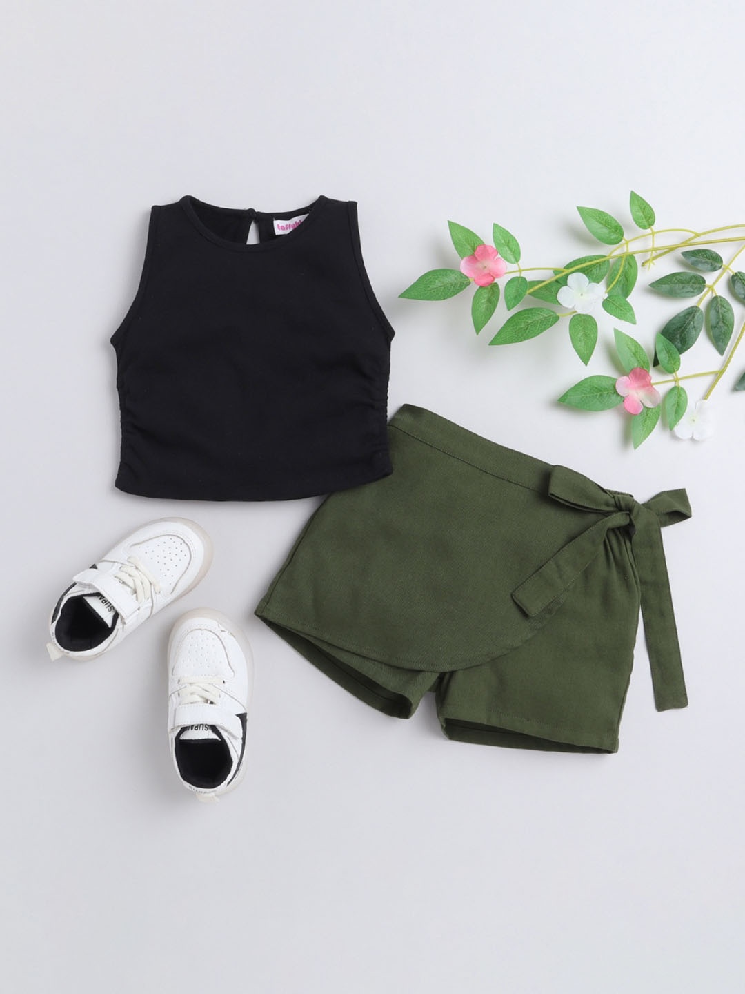 

taffykids Girls Green & Black crop Top with Shorts
