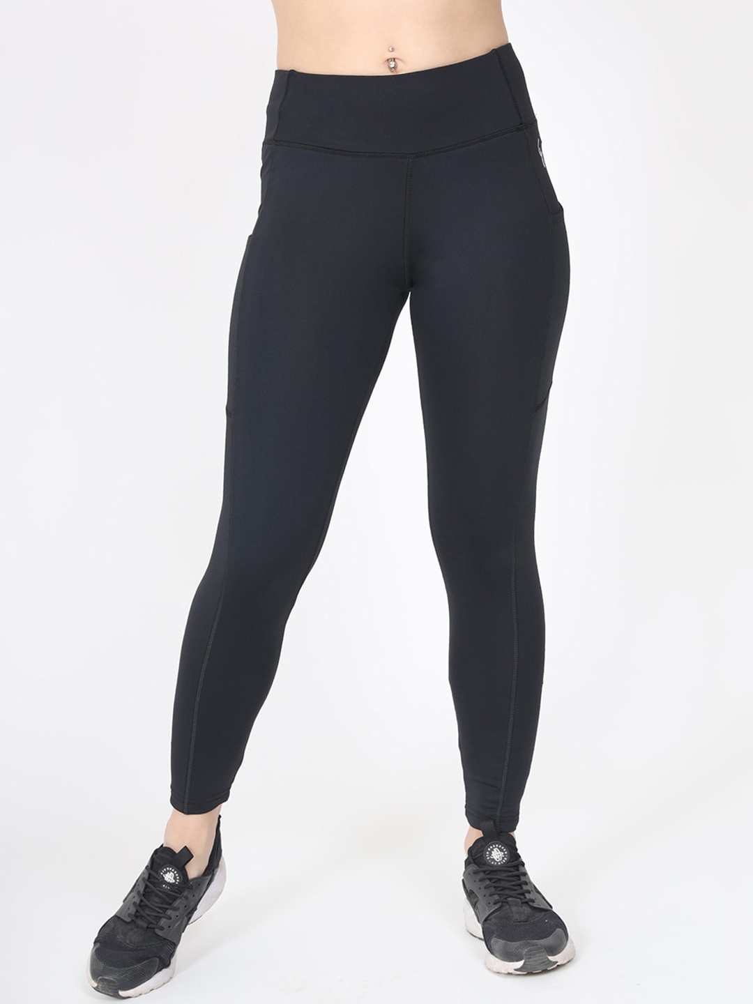 

FITLETHICS Women Black Solid Tights