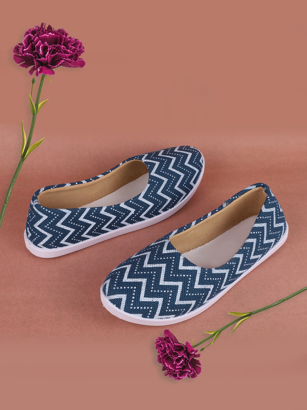 

FABBMATE Women Blue & White Printed Bows Flats