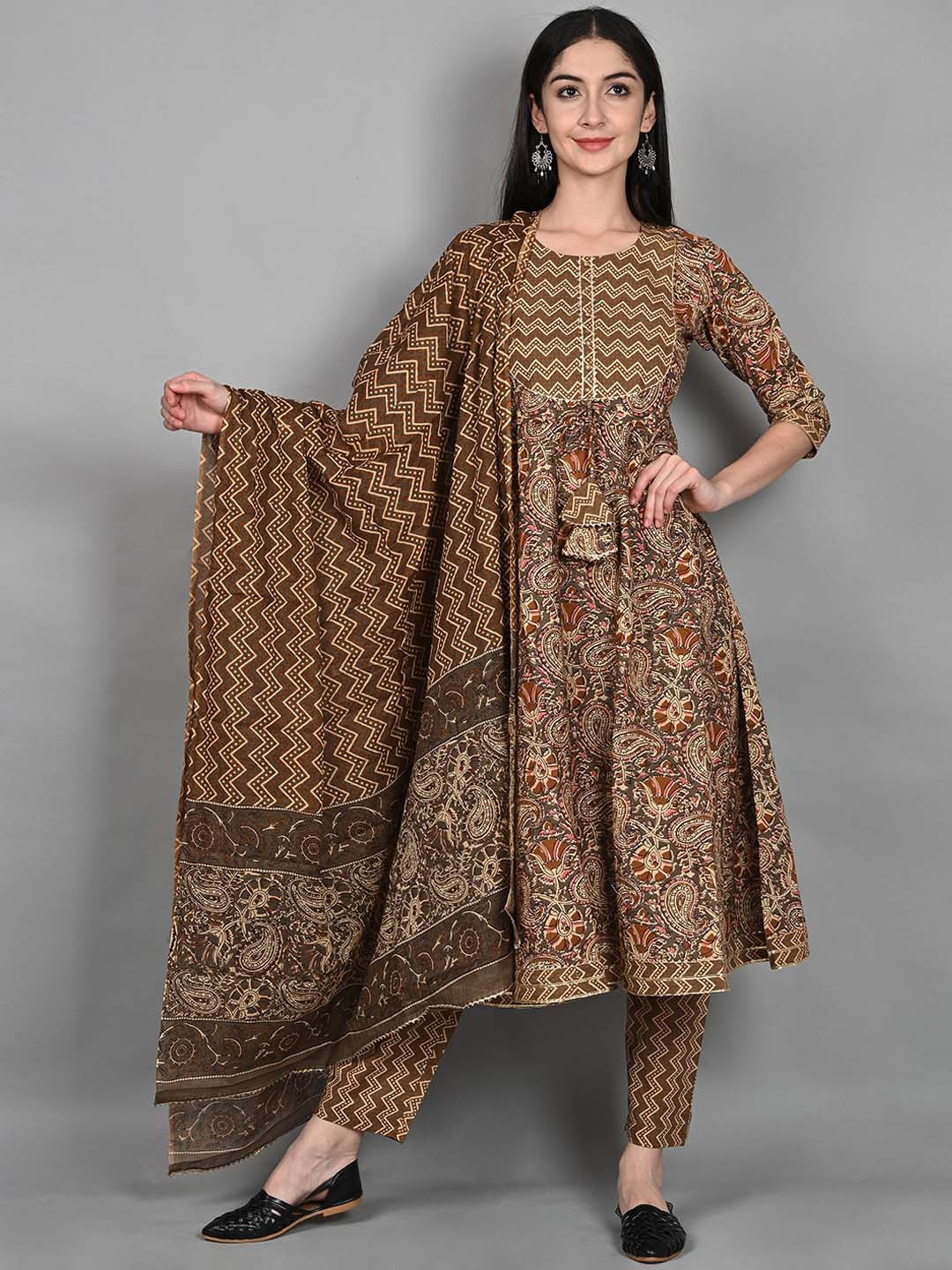 

Wyfees Women Brown Printed Pure Cotton Kurta with Trousers & With Dupatta