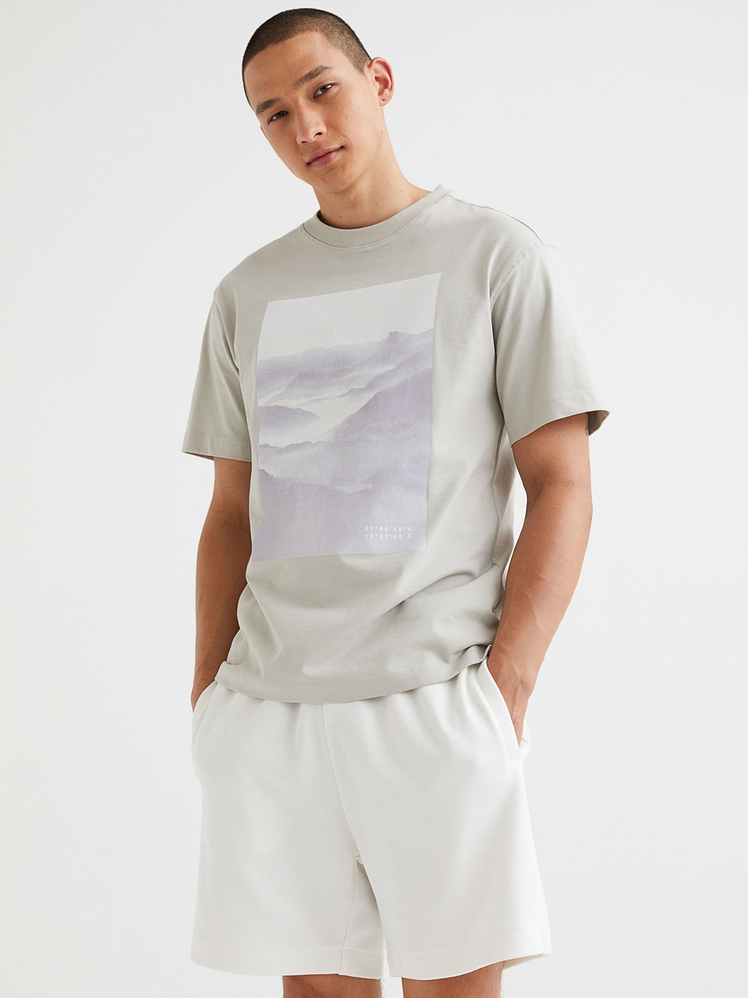 

H&M Men White Solid Relaxed Fit Sports Shorts